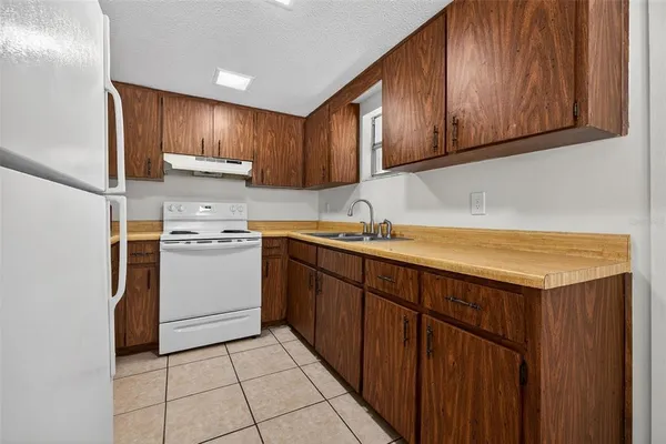 $469,000 | 902 2 Houses Lane, Seffner, FL 33584