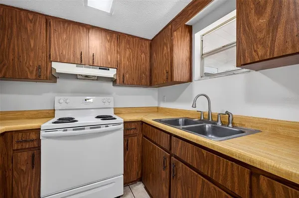 $469,000 | 902 2 Houses Lane, Seffner, FL 33584