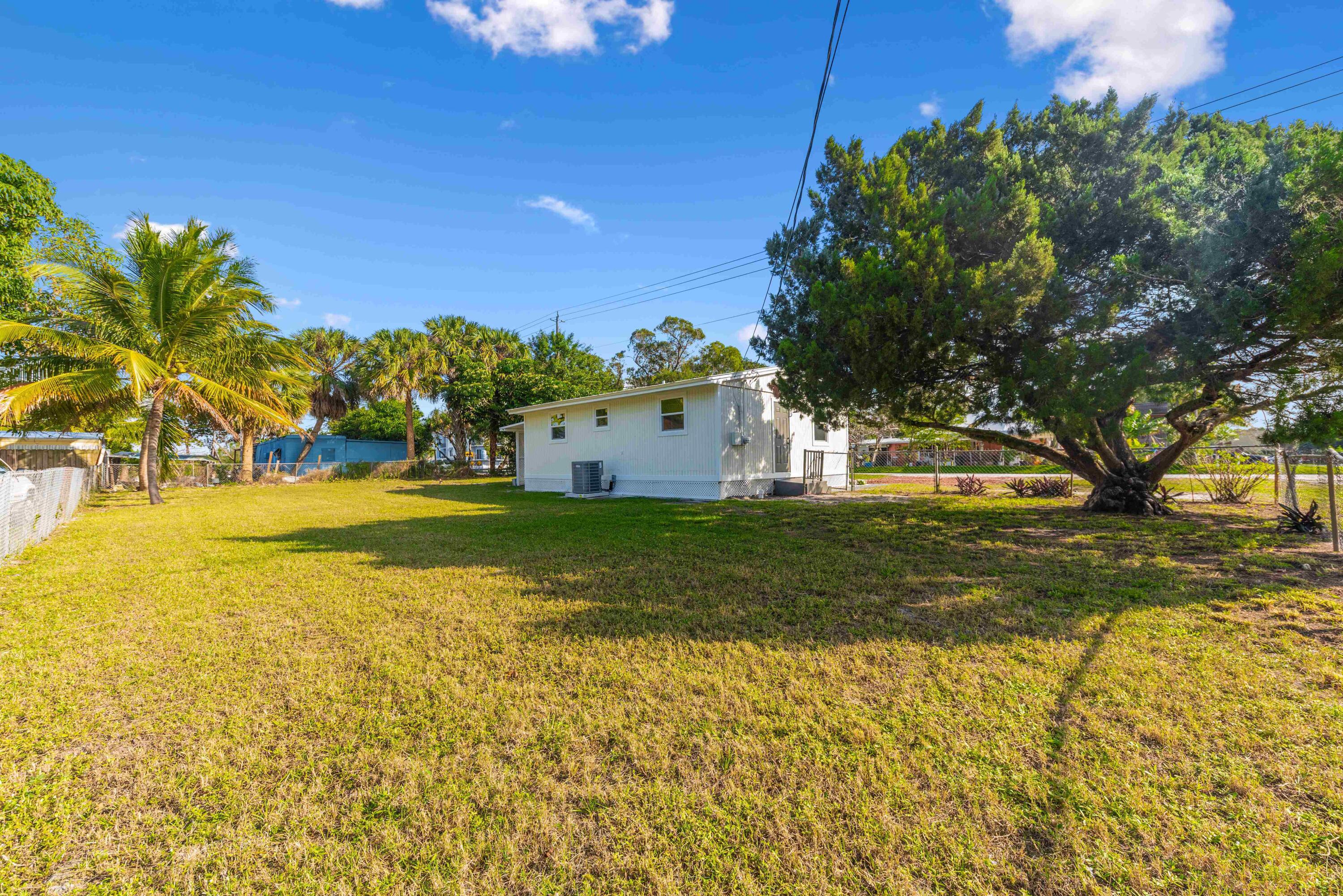 2136 Southeast Alhambra Street Stuart, FL 34994 - Photo 13 of 14 Interior