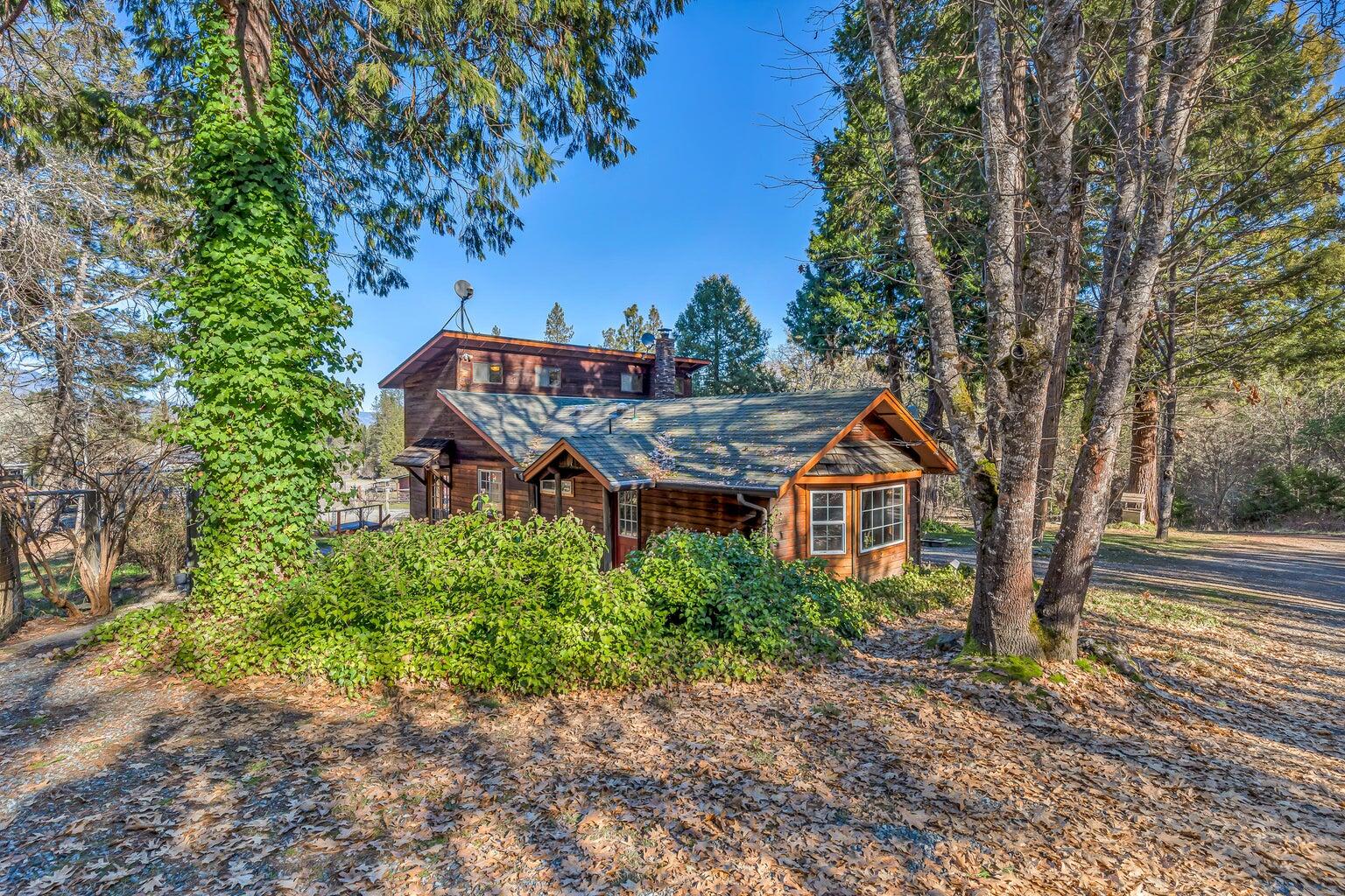 1956 East Fork Road Williams, OR 97544 - Photo 4 of 40 20