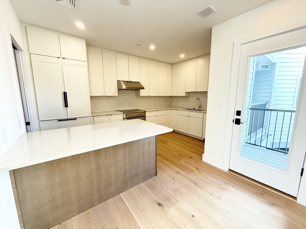 10 Elm Street, Unit 10 Newton, MA 02465 - Photo 1 of 24