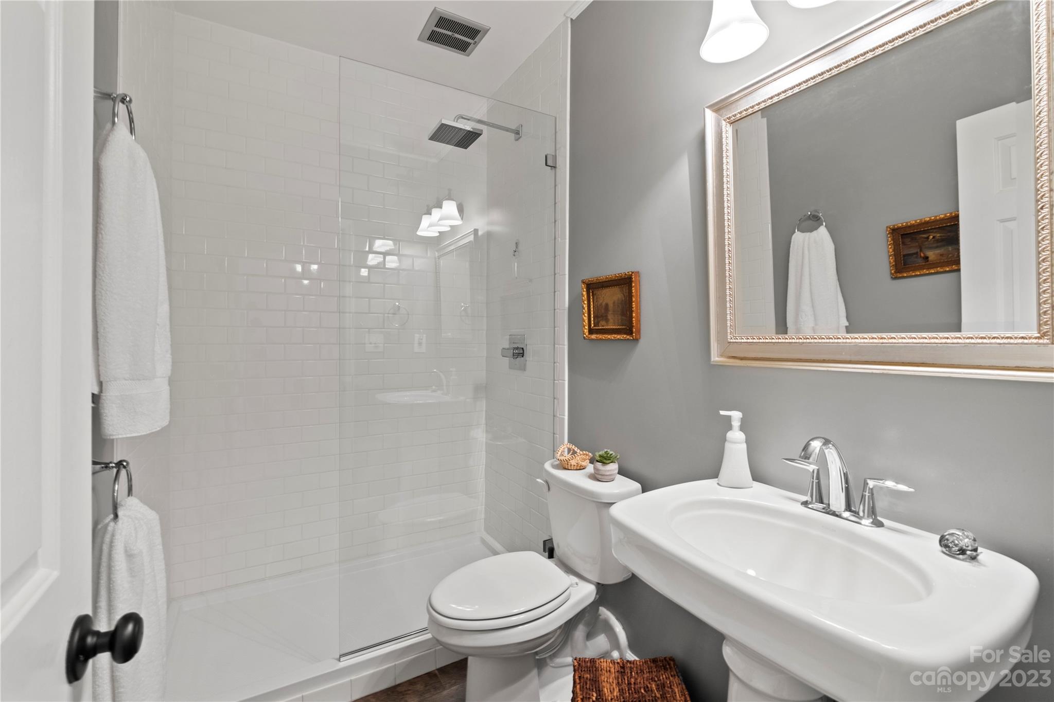 912 Cherokee Road Charlotte, NC 28207 - Photo 20 of 32 a bathroom with a sink toilet and shower