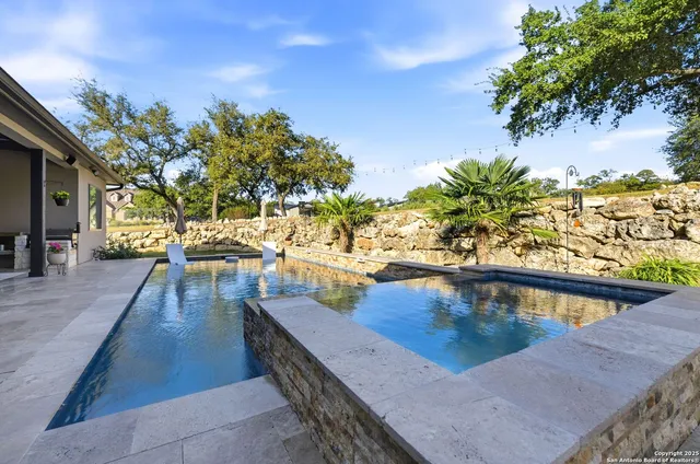 $1,125,000 | 6 Sendero Point, Fair Oaks Ranch, TX 78015