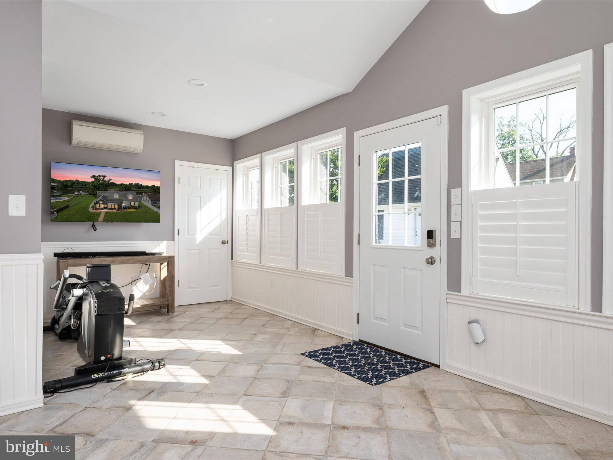 8426 Park Road Pasadena, MD 21122 - Photo 7 of 59 a view of livingroom with hardwood floor and workspace