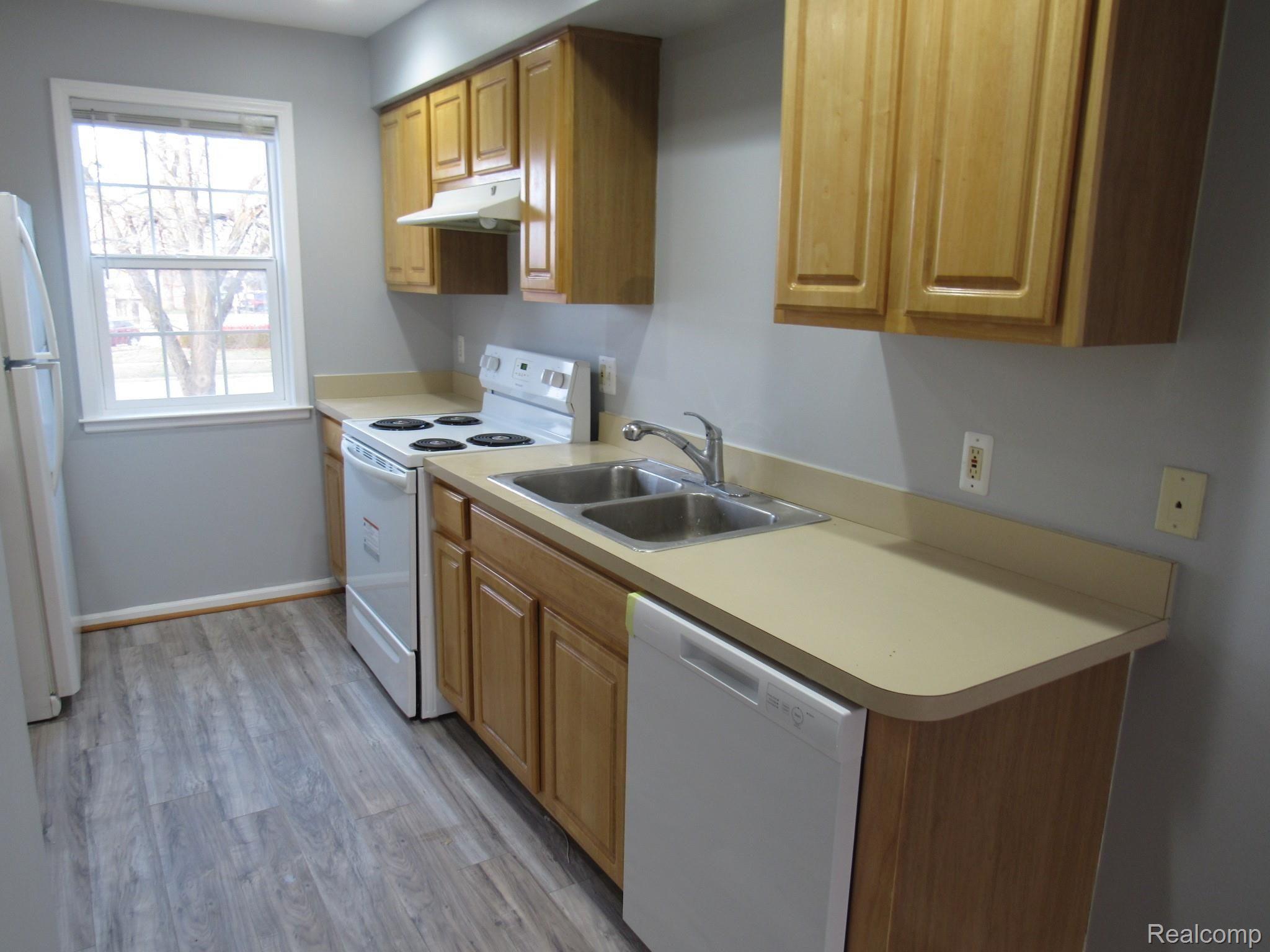 1125 Eureka Road, Unit 203 Wyandotte, MI 48192 - Photo 8 of 17 1125 EUREKA #203