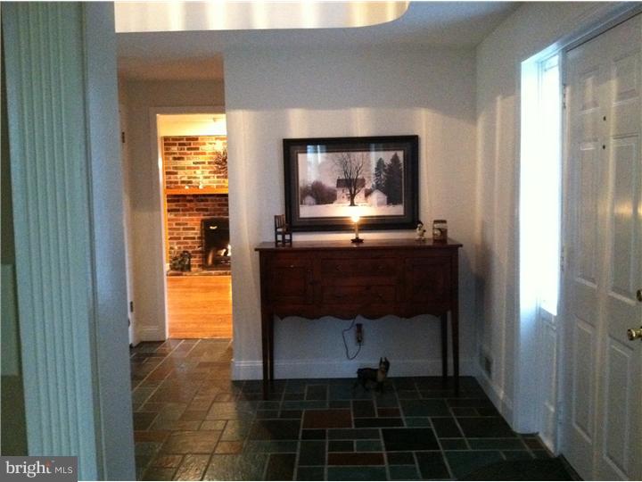 118 Courtland Road Cherry Hill, NJ 08034 - Photo 12 of 25 Foyer