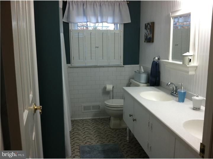 118 Courtland Road Cherry Hill, NJ 08034 - Photo 17 of 25 Bathroom