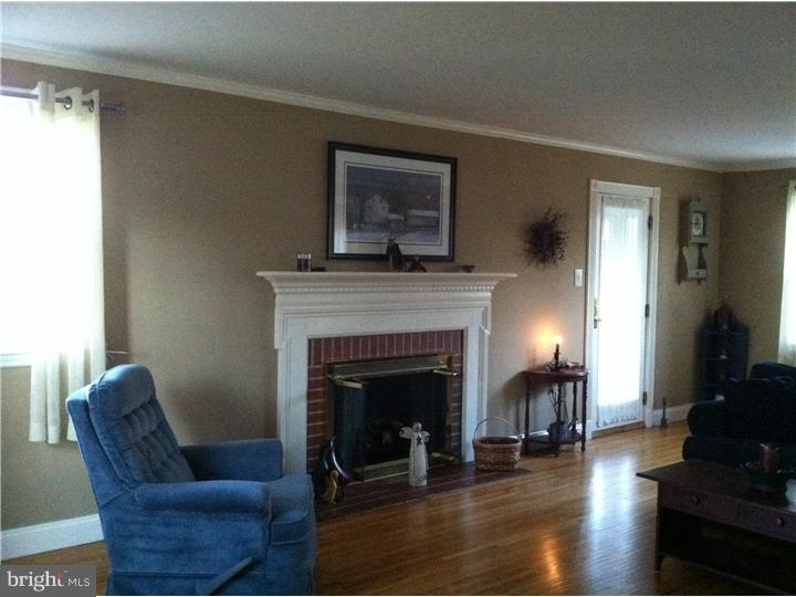 118 Courtland Road Cherry Hill, NJ 08034 - Photo 7 of 25 Living Room