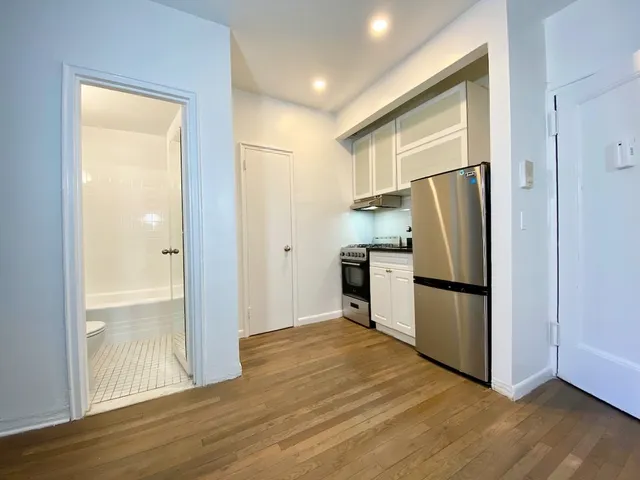 $2,695 | 343 West 21st Street, Unit 2A | Chelsea