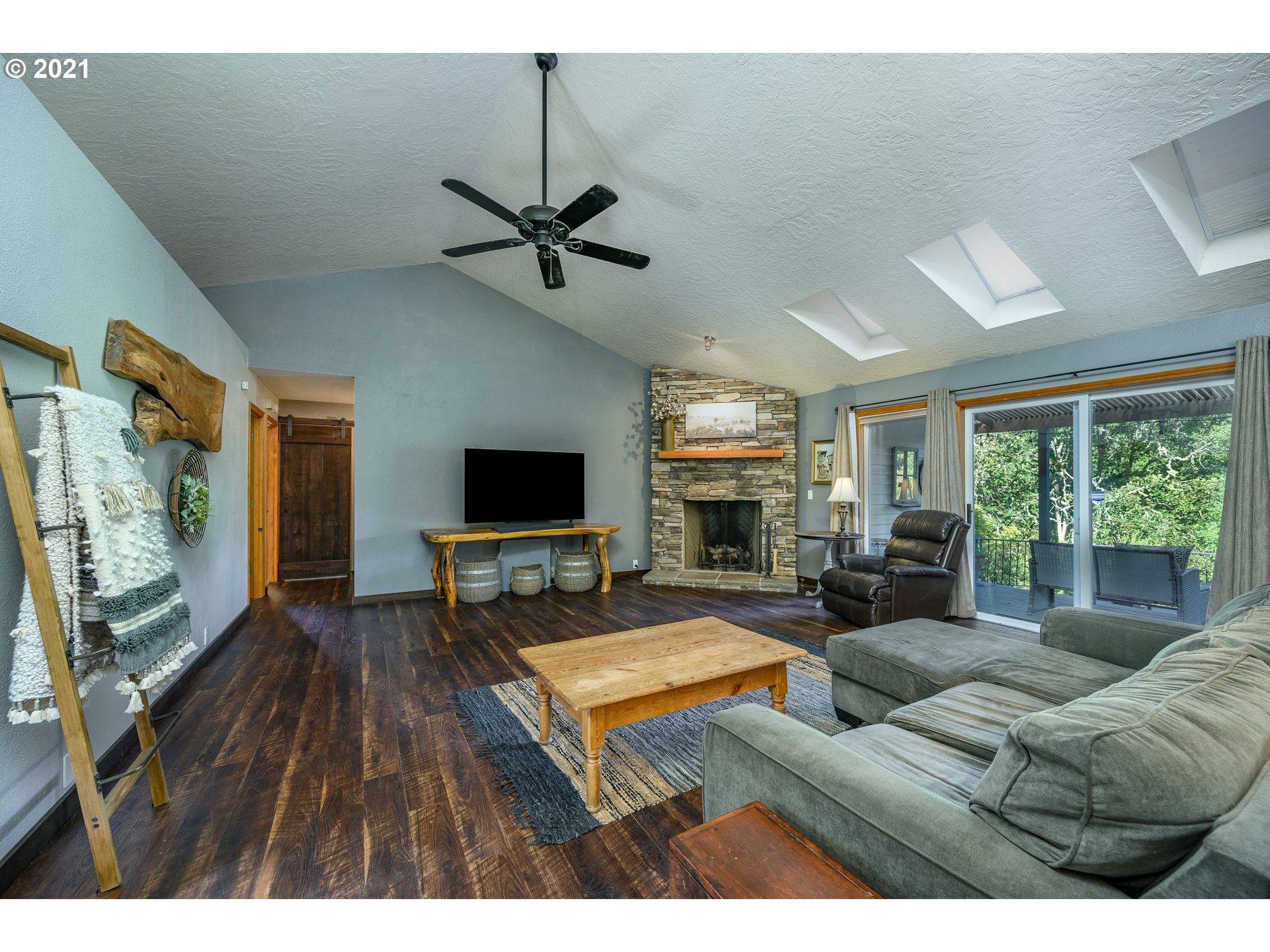 4590 Mill Creek Road Dallas, OR 97338 - Photo 9 of 32 Gallery Image 9