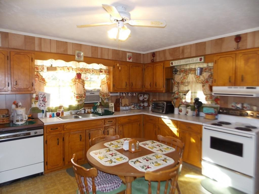 21028 Campground Road Bristol, VA 24202 - Photo 13 of 30 Eatin Kitchen
