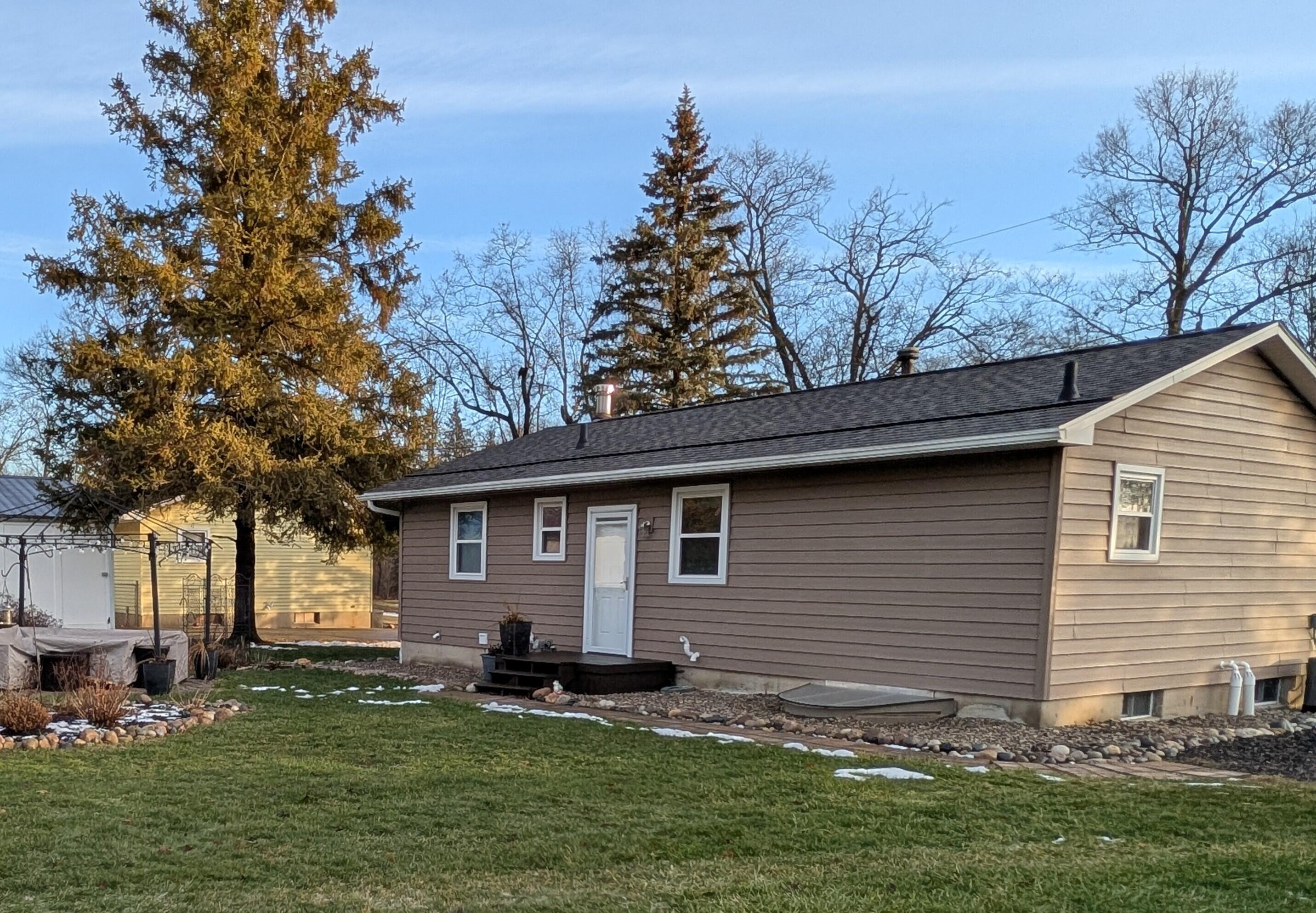10033 Nimphie Road Fenton, MI 48430 - Photo 2 of 50 10033 nimphie rear of home 2 jan 2026