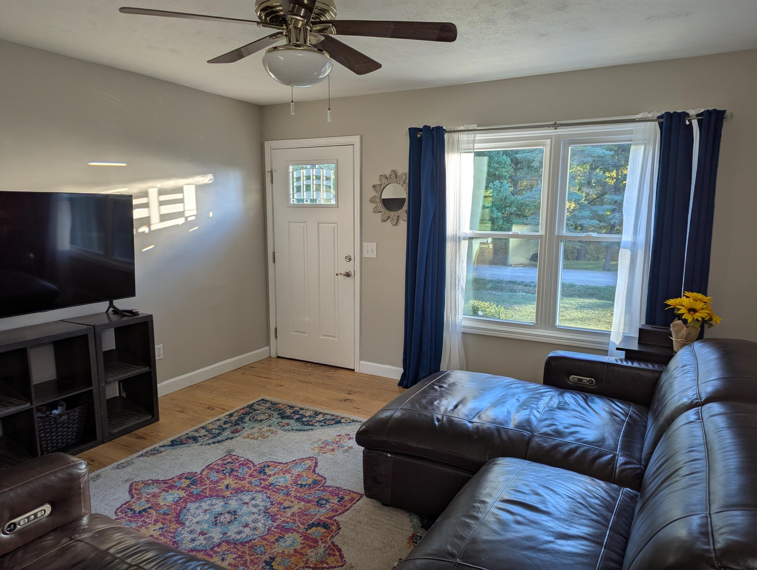 10033 Nimphie Road Fenton, MI 48430 - Photo 8 of 50 nimphie living room 4 view