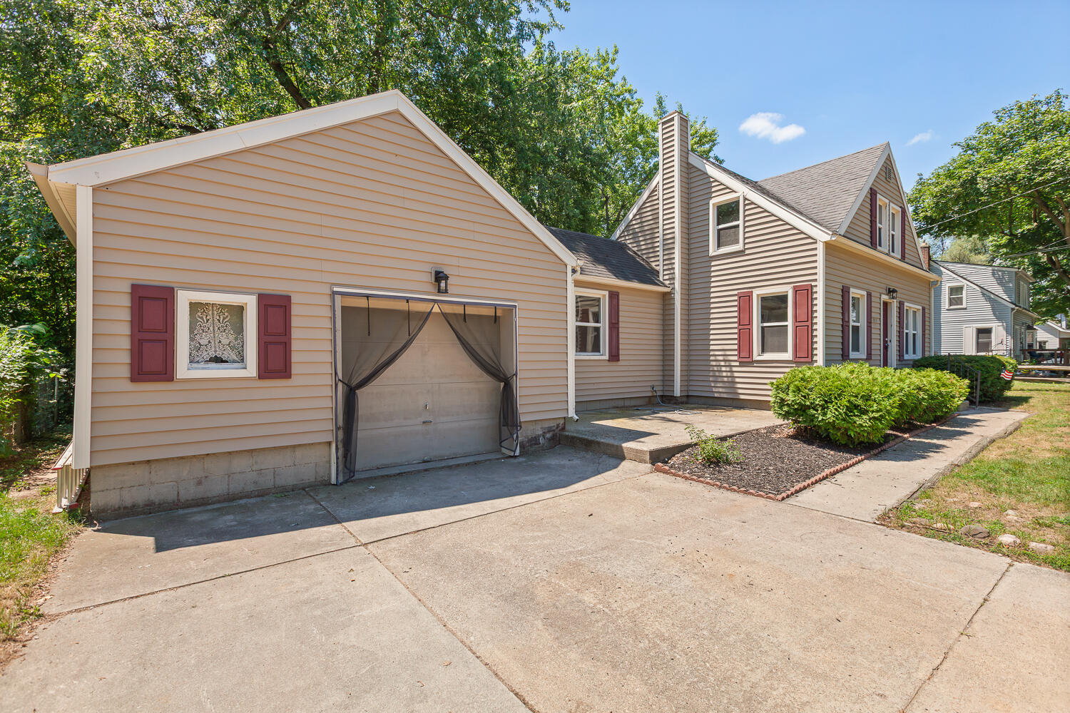 1055 Loren Road Adrian, MI 49221 - Photo 5 of 38 1055 Loren Ave - 1035