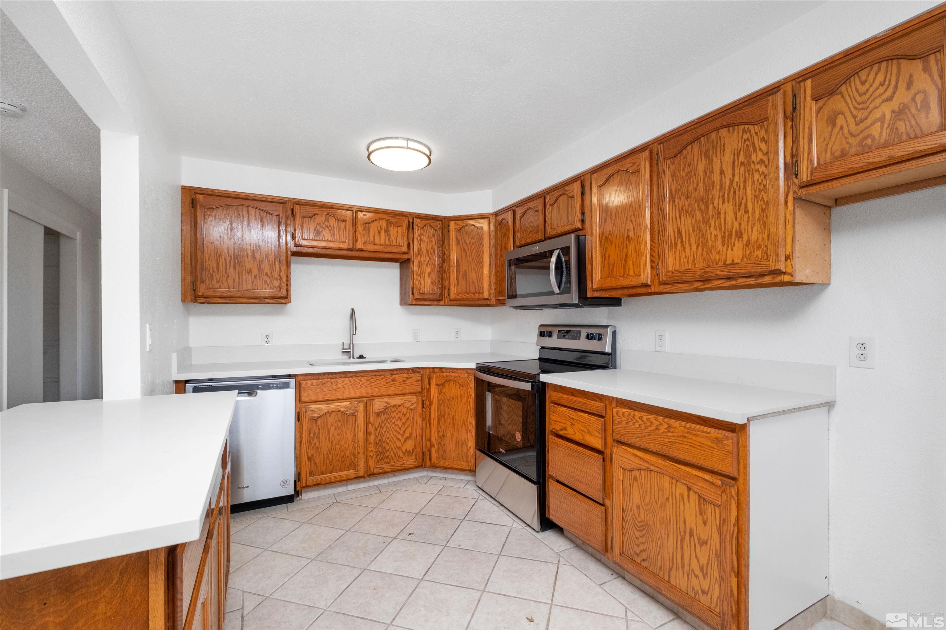 211 West Applegate Way Carson City, NV 89706 - Photo 5 of 24 Photo 5