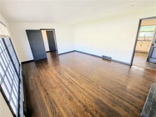 $315,900 | 7108 North Broadway, Gladstone, MO 64118