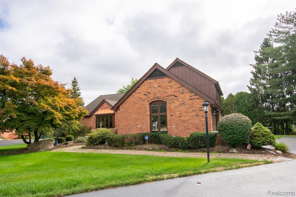 36609 Valley Ridge Drive Farmington Hills, MI 48331 - Photo 2 of 19