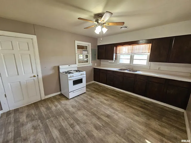 $93,500 | 233 N Us Hwy 45, Cisne, IL 62823