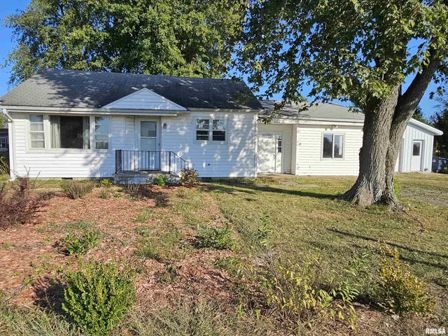 $93,500 | 233 N Us Hwy 45, Cisne, IL 62823