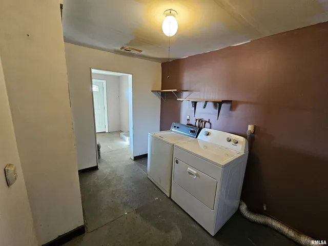 $93,500 | 233 N Us Hwy 45, Cisne, IL 62823