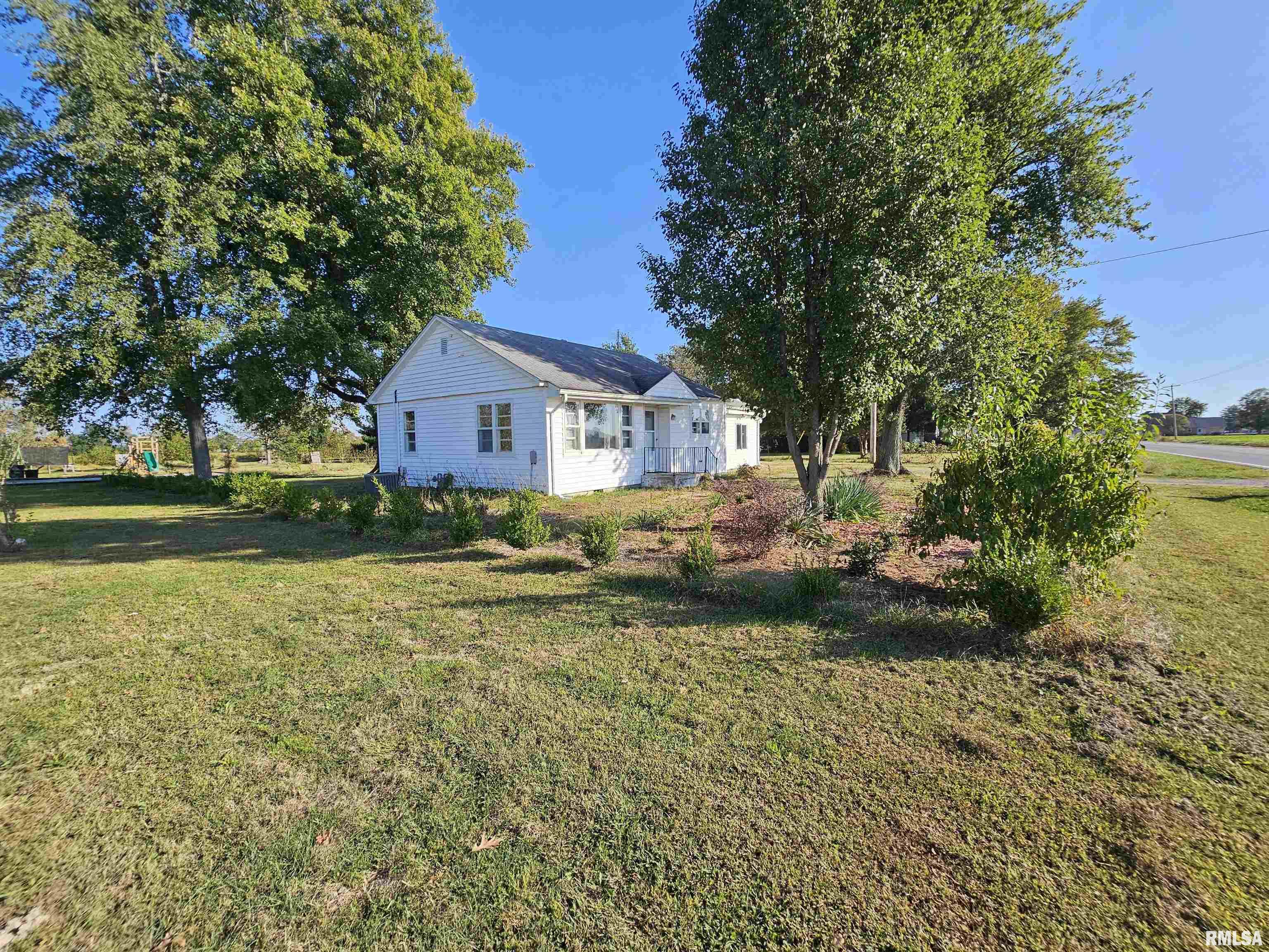 233 N Us Hwy 45 Cisne, IL 62823 - Photo 7 of 23