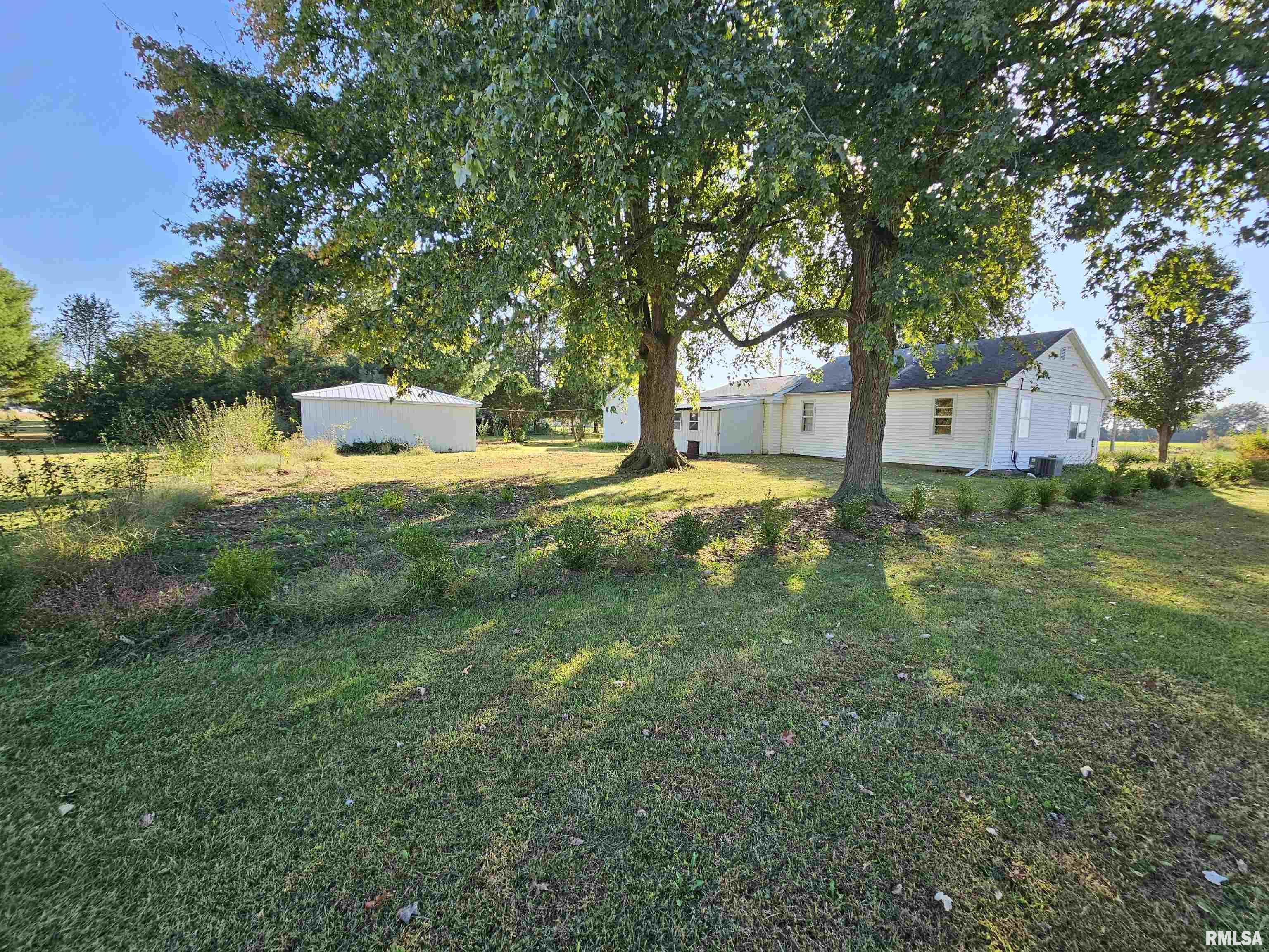 233 N Us Hwy 45 Cisne, IL 62823 - Photo 8 of 23