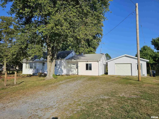 $93,500 | 233 N Us Hwy 45, Cisne, IL 62823