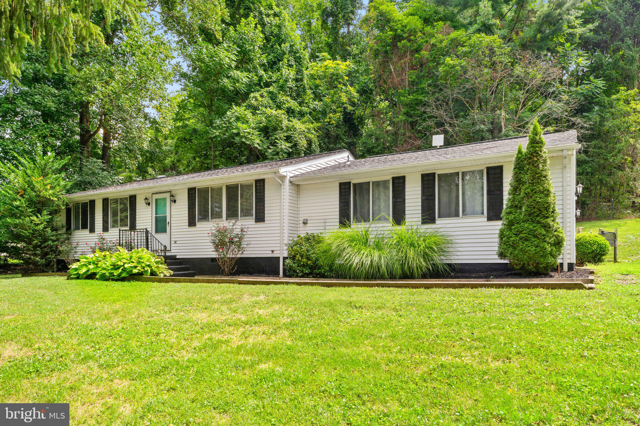 9727 Crest Hill Road Marshall, VA 20115 - Photo 2 of 30 Gallery Image 2