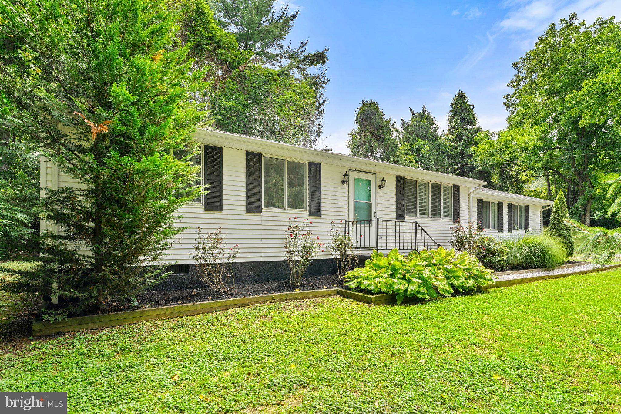 9727 Crest Hill Road Marshall, VA 20115 - Photo 3 of 30 Gallery Image 3