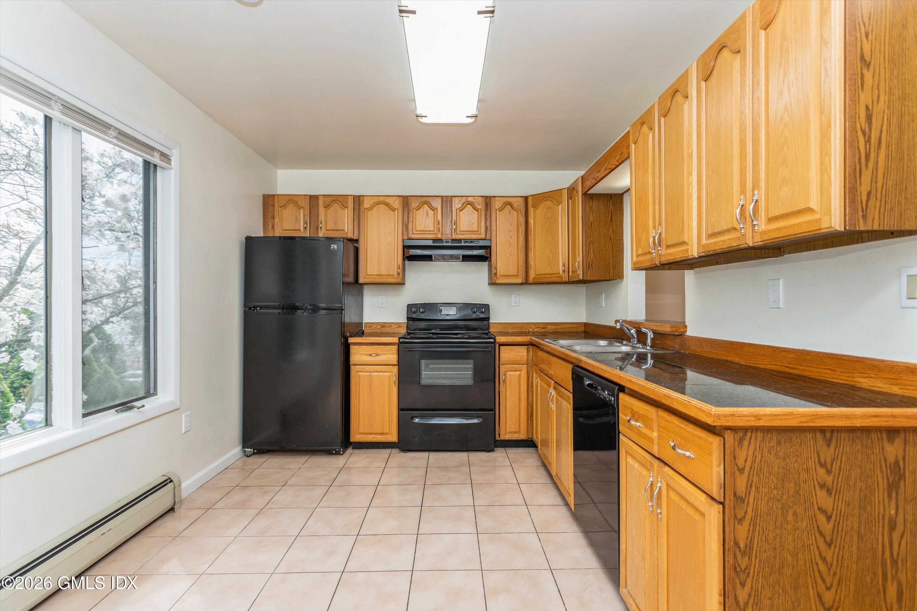 81 Pemberwick Road, Unit A Greenwich, CT 06831 - Photo 8 of 19 Kitchen