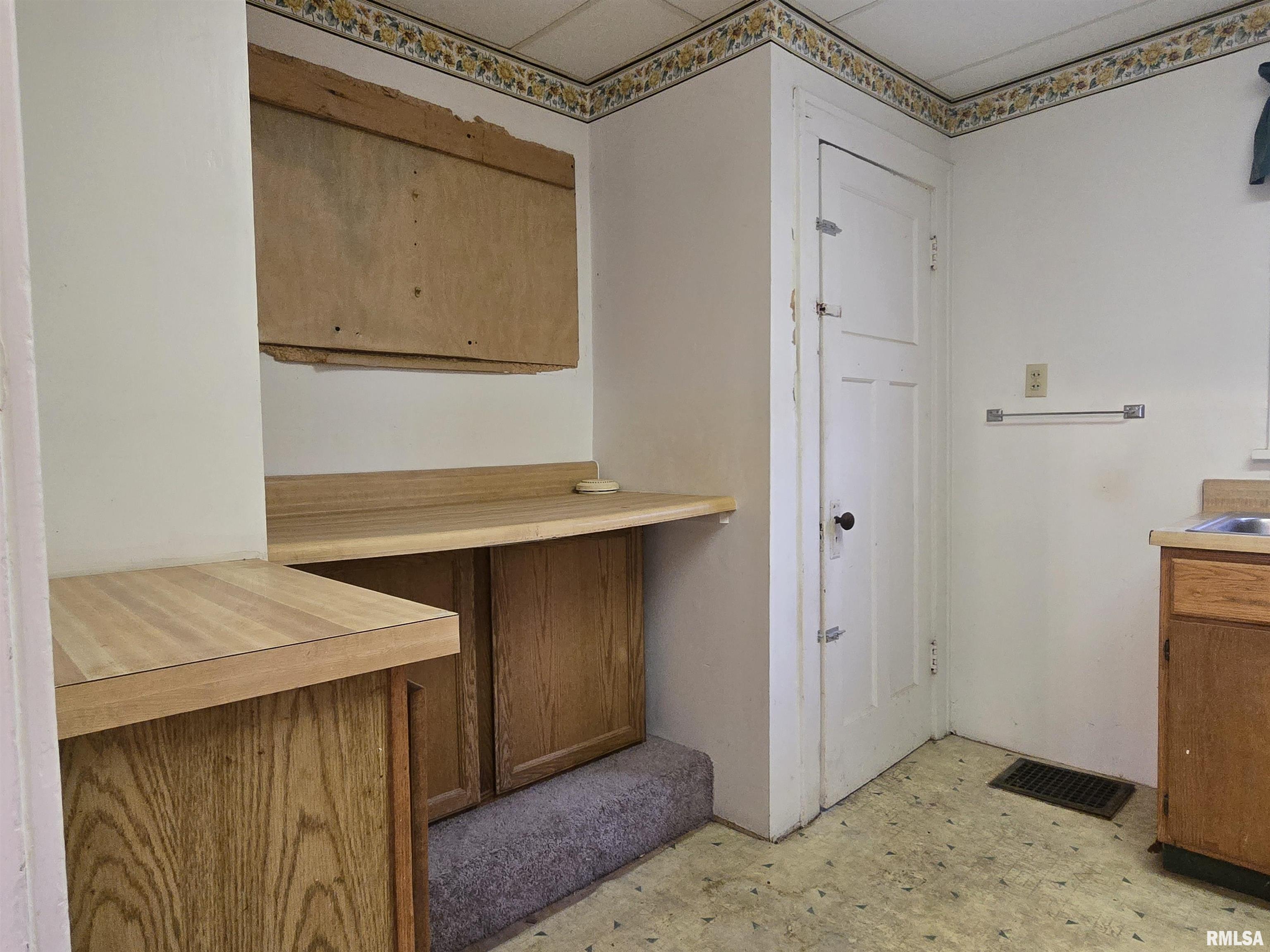 360 West Wells Street Bushnell, IL 61422 - Photo 8 of 15