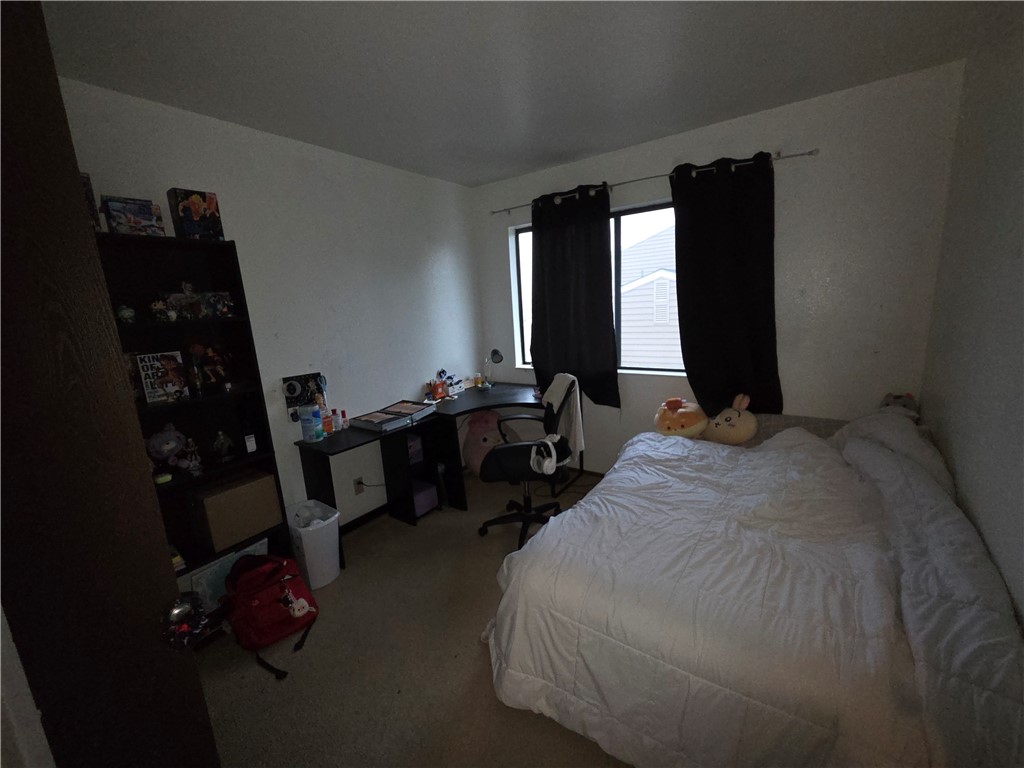 635 North Street Corning, CA 96021 - Photo 20 of 29 a bed room with a bed and a window