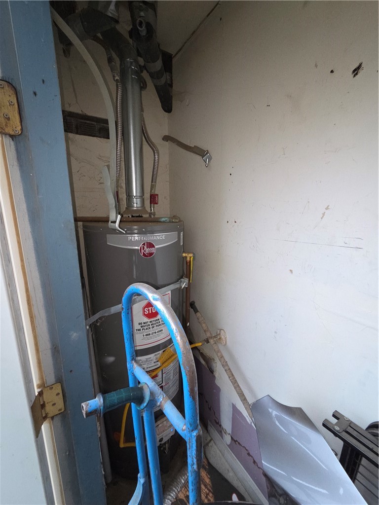 635 North Street Corning, CA 96021 - Photo 24 of 29 a view of livingroom with furniture