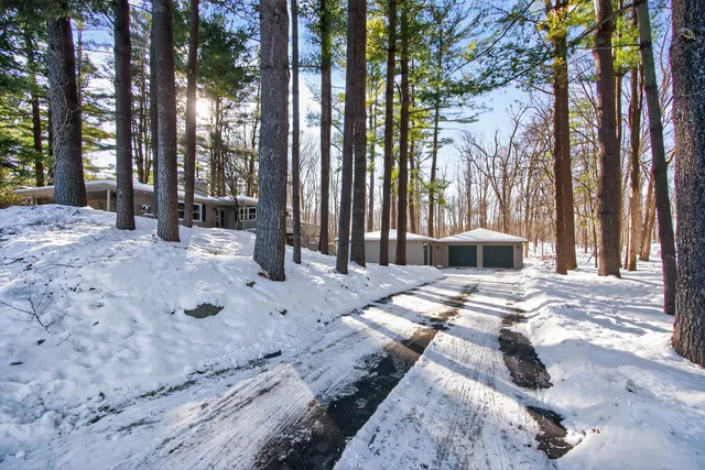 $329,900 | 340 Wood Hills Drive, Concord, MI 49237