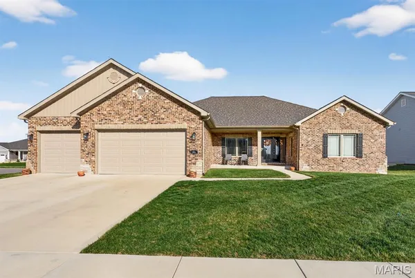 $595,000 | 1300 Renwick Wy Court, O'Fallon, IL 62269