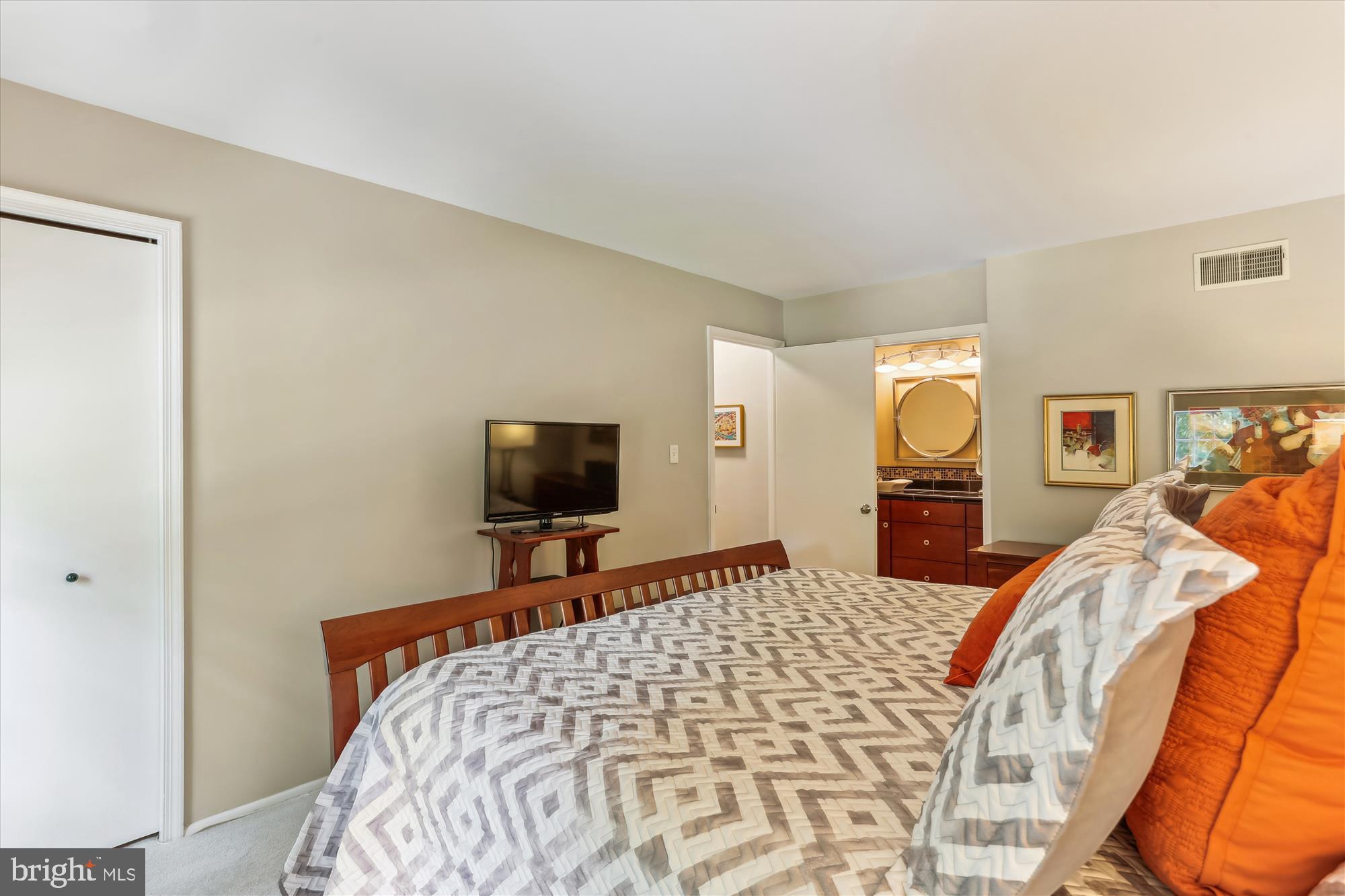 14201 Piccadilly Road Silver Spring, MD 20906 - Photo 14 of 29 Primary Bedroom