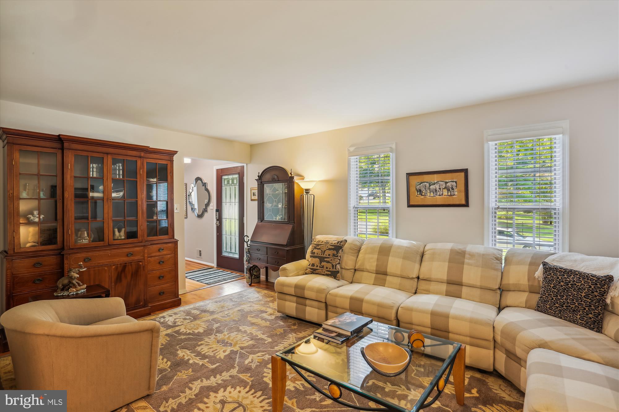 14201 Piccadilly Road Silver Spring, MD 20906 - Photo 4 of 29 Living Room