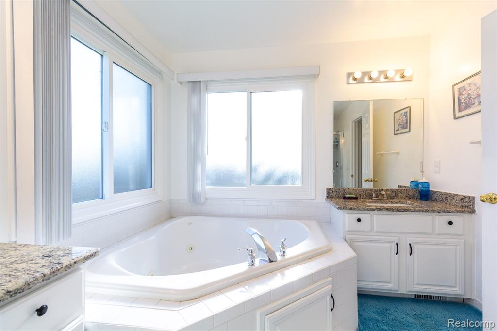 1582 Nadine Rochester Hills, MI 48307 - Photo 28 of 58