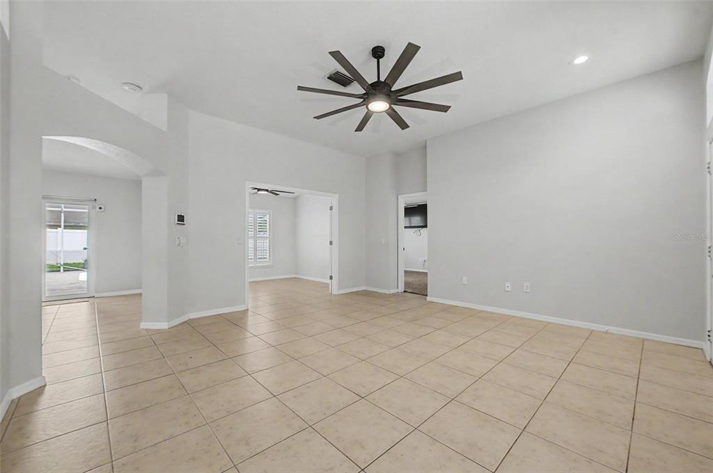 4021 Lithia Ridge Boulevard Valrico, FL 33596 - Photo 7 of 48