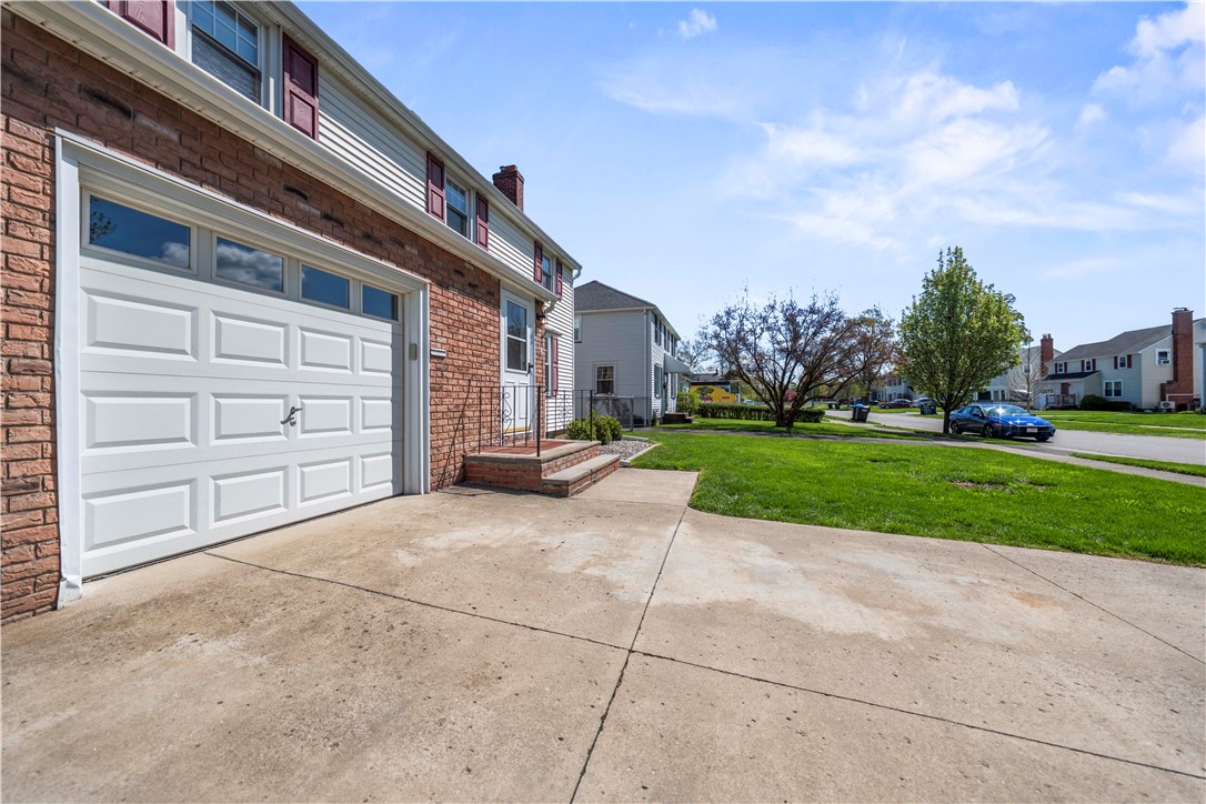 118 Queensboro Road Irondequoit, NY 14609 - Photo 3 of 40 Attached garage