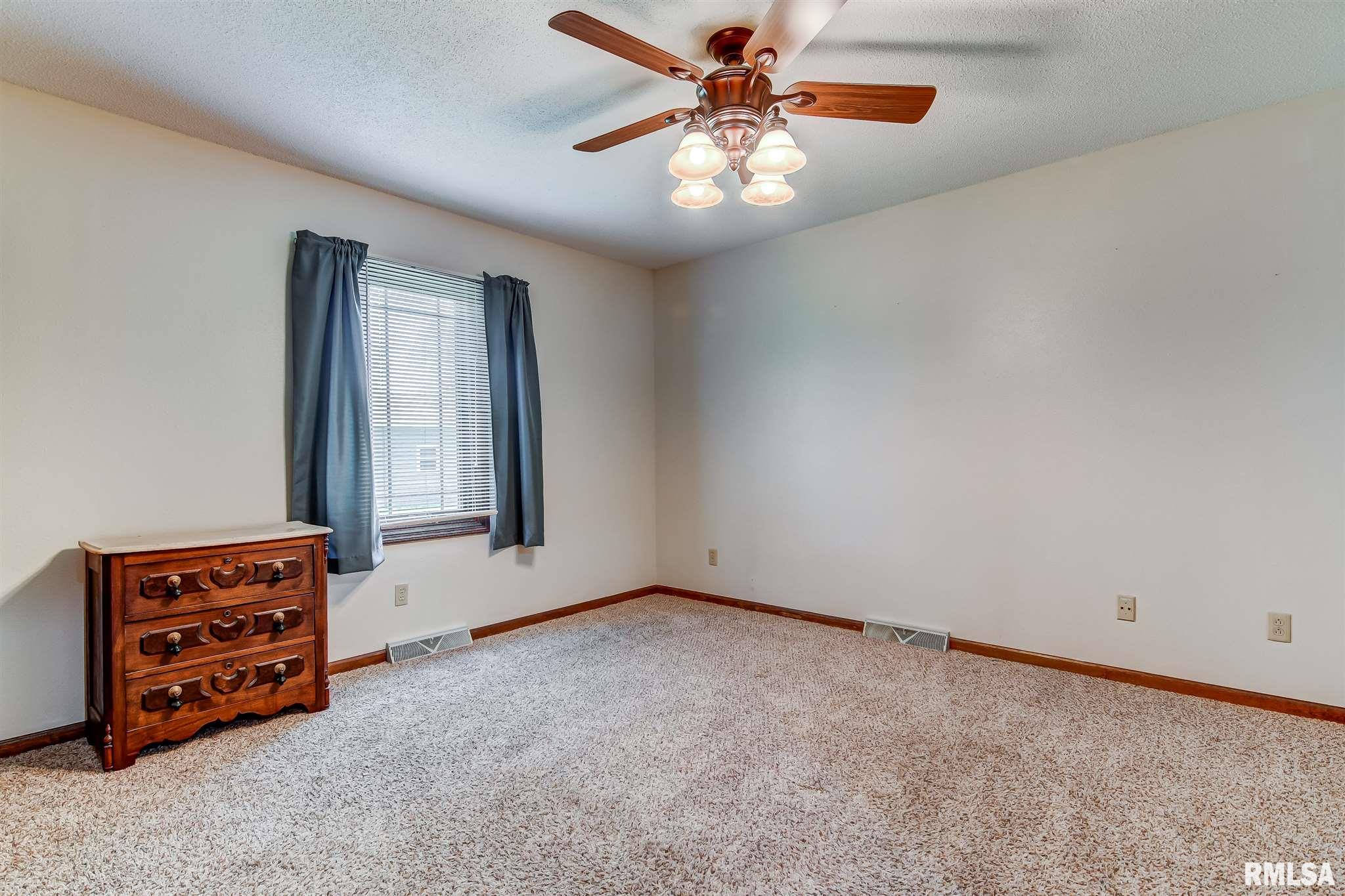2613 Cardifs Avenue Springfield, IL 62704 - Photo 12 of 39 Gallery Image 12