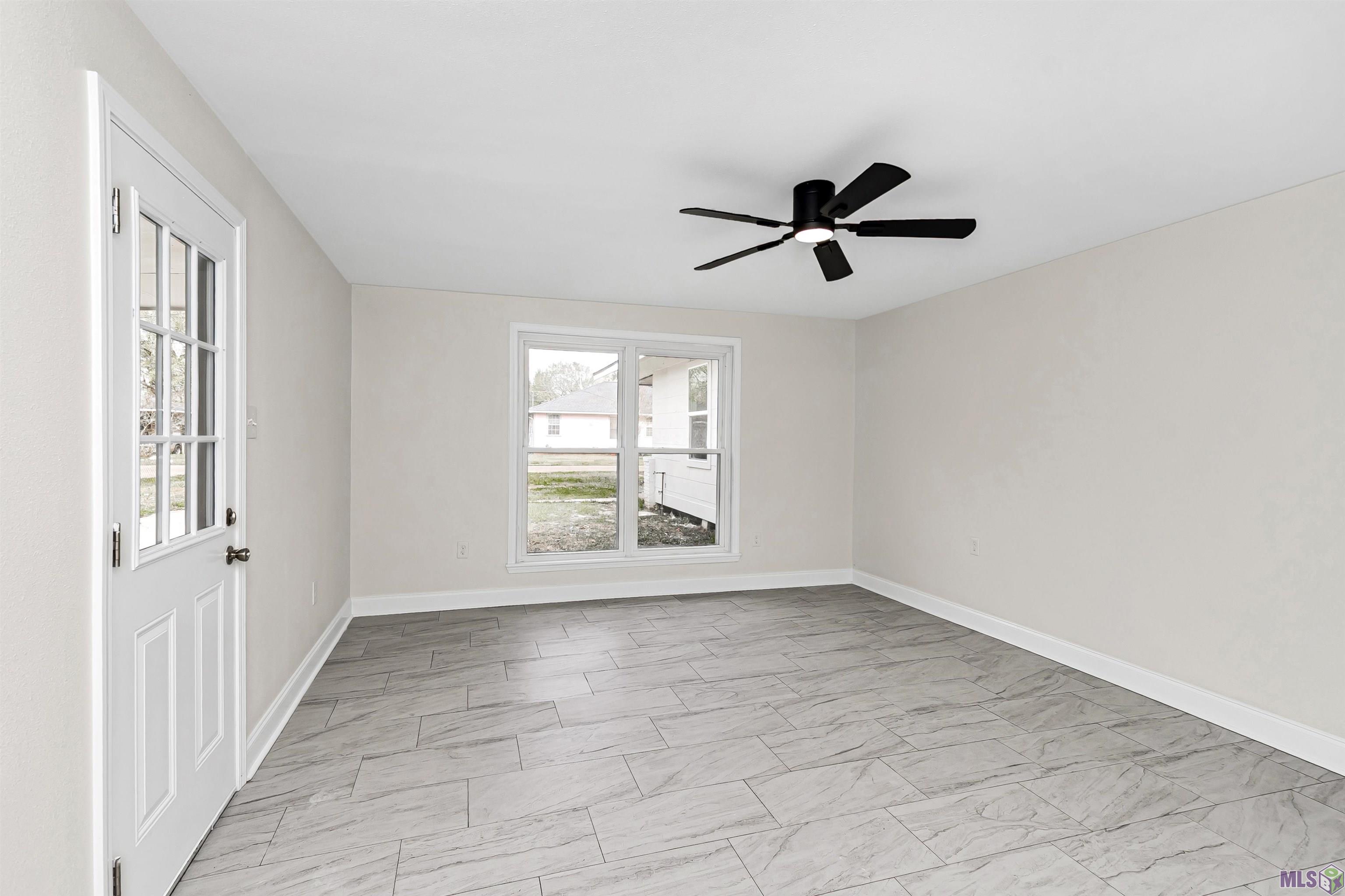 4784 Sycamore Street Baton Rouge, LA 70805 - Photo 3 of 13 Living Room