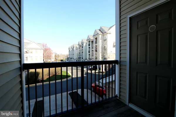$1,900 | 5117 E Travis Edward Way, Unit 5117E, Centreville, VA 20120
