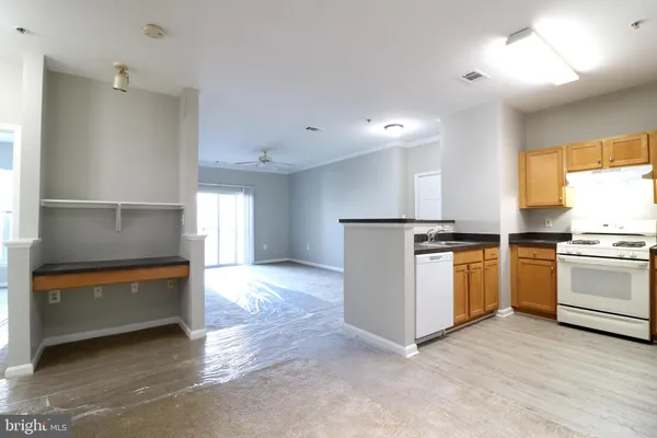 $1,900 | 5117 E Travis Edward Way, Unit 5117E, Centreville, VA 20120