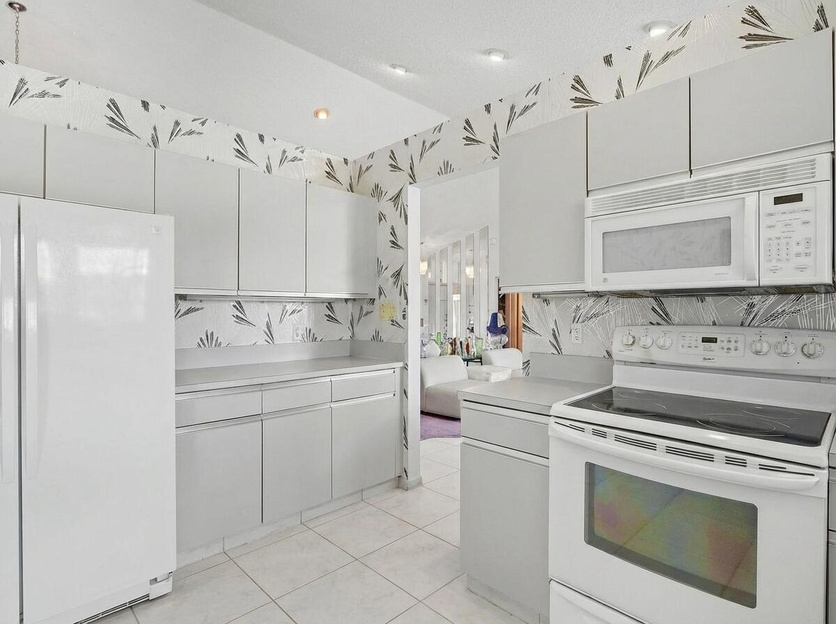 9476 El Clair Ranch Road Boynton Beach, FL 33437 - Photo 16 of 28 kitchen1
