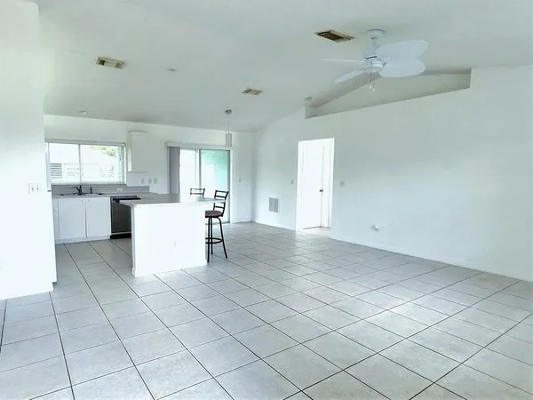 $2,250 | 1632 Southeast Chello Lane, Port St. Lucie, FL 34983