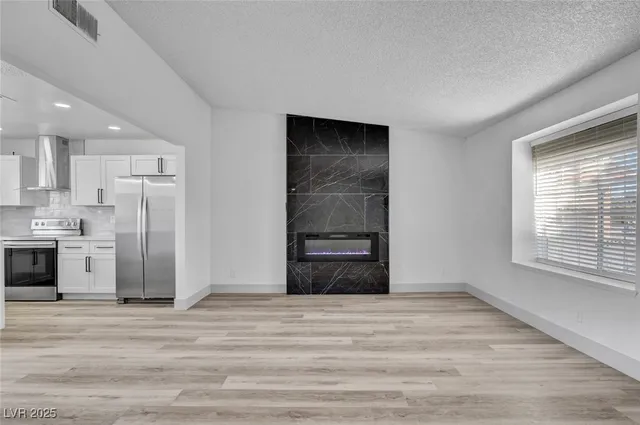 $1,995 | 4012 North Mira Lane, Las Vegas, NV 89108