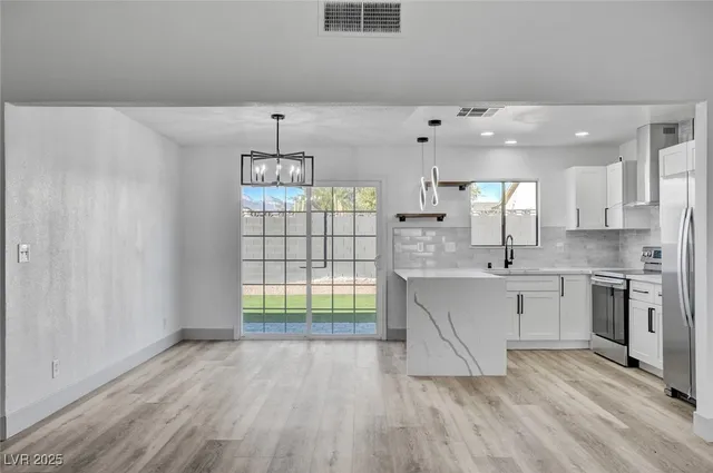 $1,995 | 4012 North Mira Lane, Las Vegas, NV 89108