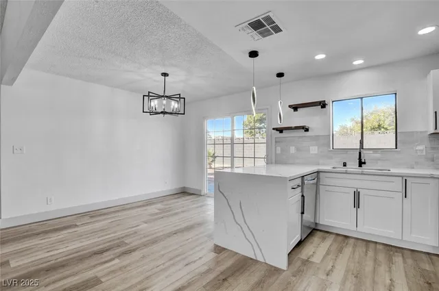 $1,995 | 4012 North Mira Lane, Las Vegas, NV 89108