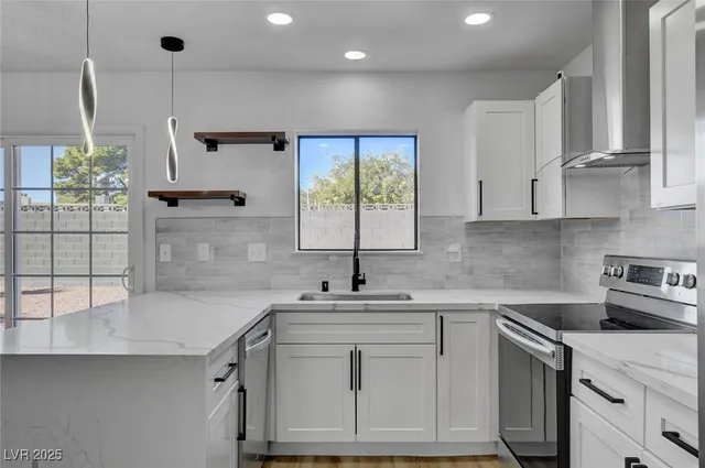 $1,995 | 4012 North Mira Lane, Las Vegas, NV 89108